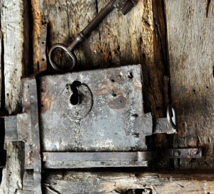 castle-2391999_1280-1